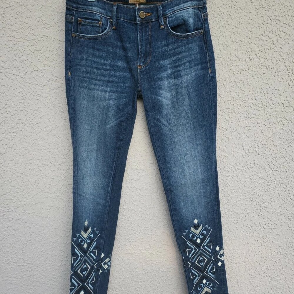 Driftwood Woman's Marilyn Aztec/Arrow Embroidered Skinny Medium Blue Jeans Sz 26